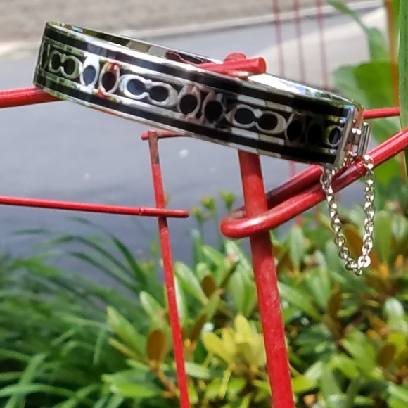 Coach Bangle Bracelet Signature C Hinge Heavy Black Silver Oval Safety Chain NWT - Picture 6 of 14